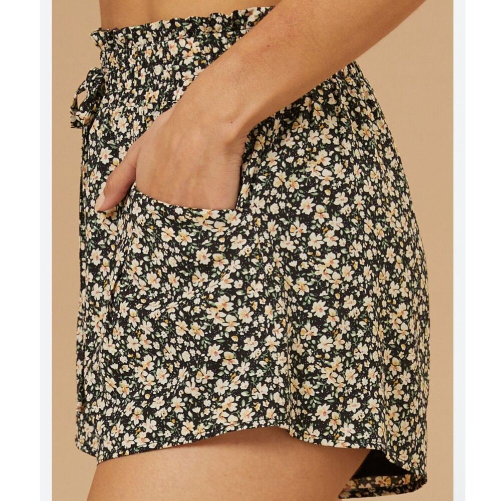 Altar'd State Daisy Print Pull on Shorts Small